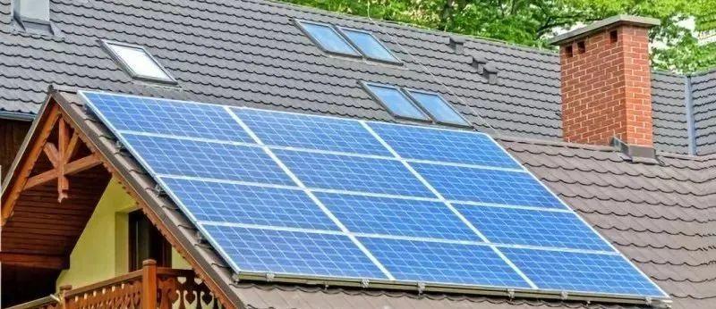 光伏發(fā)電“租房頂、免費裝”新套路，警惕陰陽合同，天上不會掉餡餅！